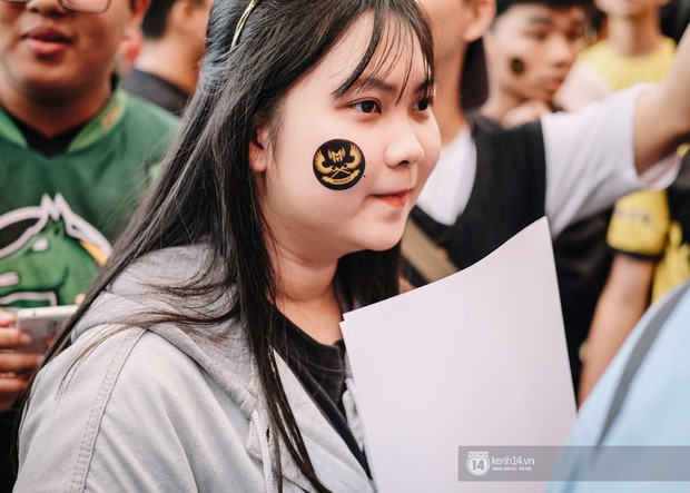Mỹ nhân Mina Young cùng loạt gái xinh hâm nóng ngày hội Chung kết VCS mùa Hè - Ảnh 10.