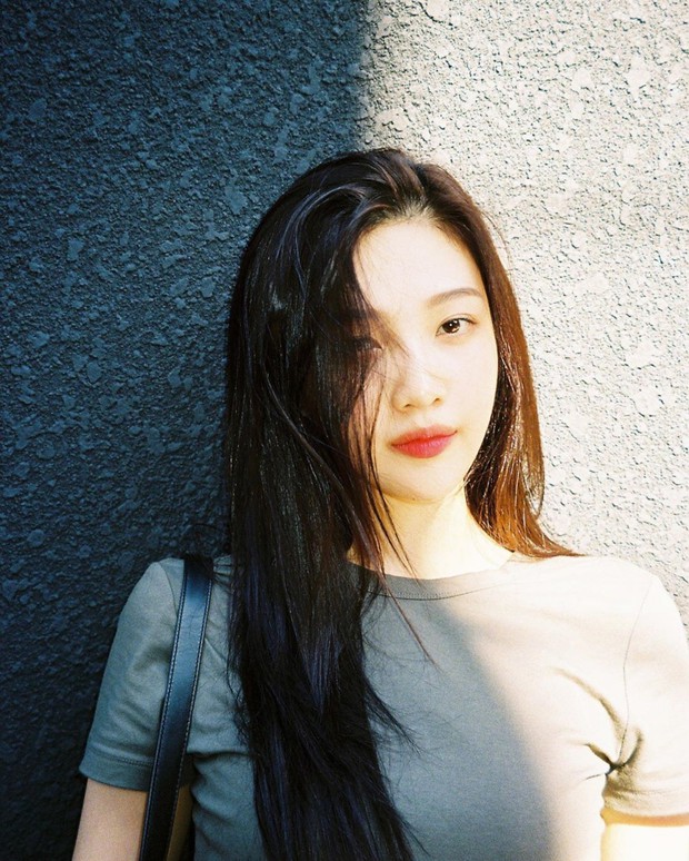 Tìm ra nữ thần sống ảo Kpop đẹp bất chấp camera thường: Chụp bừa 1 góc thôi mà visual đẹp đến mức câm nín  - Ảnh 8.