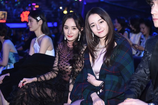 Khoảnh khắc vàng mỹ nhân Cbiz chung khung hình: Phạm Băng Băng áp đảo, Địch Lệ Nhiệt Ba hóa ra không như tung hô? - Ảnh 11. Khoảnh khắc vàng mỹ nhân Cbiz chung khung hình: Phạm Băng Băng áp đảo, Địch Lệ Nhiệt Ba hóa ra không như tung hô? - Ảnh 11.