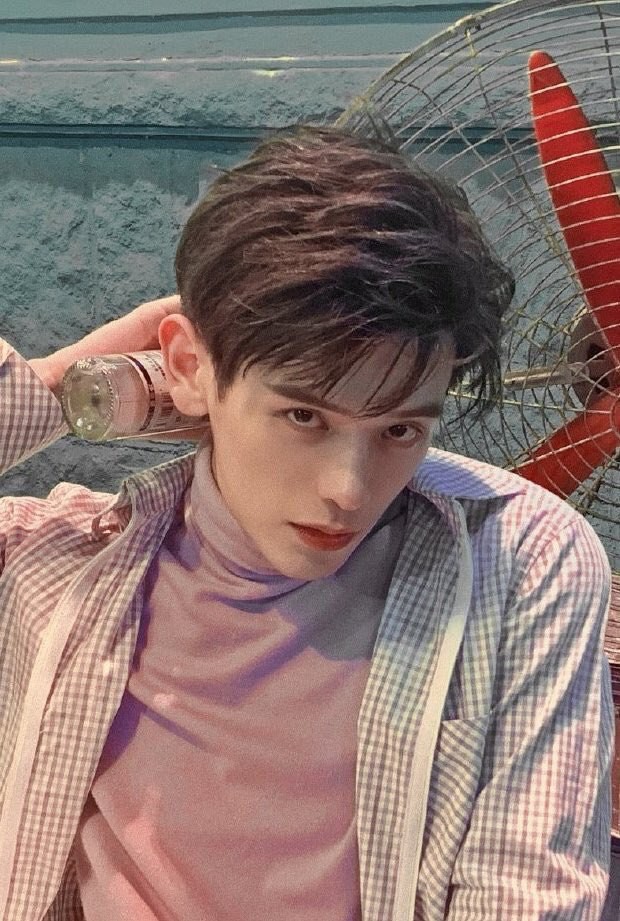 Knet sốt xình xịch vì 1 mỹ nam Cbiz: Top 1 visual Produce 101 bản Trung, chuyện giảm cân lột xác gây sốc - Ảnh 2.