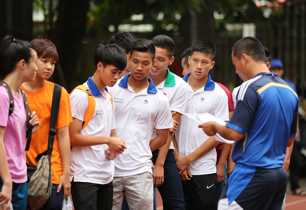 Ngắm loạt ảnh thời đi học của dàn cầu thủ đội tuyển Việt Nam: Ai cũng nhìn cực ngố tàu, riêng Xuân Trường gây bất ngờ với thành tích học tập khủng - Ảnh 14.