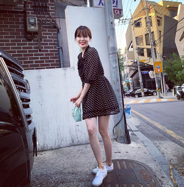 Đồ chấm bi nhìn là muốn chạy ngay đi vẫn được idol Hàn lăng xê nhiệt tình, hóa ra diện đẹp không hề khó - Ảnh 4. Đồ chấm bi nhìn là muốn chạy ngay đi vẫn được idol Hàn lăng xê nhiệt tình, hóa ra diện đẹp không hề khó - Ảnh 4.