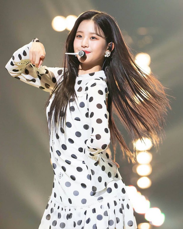 Đồ chấm bi nhìn là muốn chạy ngay đi vẫn được idol Hàn lăng xê nhiệt tình, hóa ra diện đẹp không hề khó - Ảnh 6. Đồ chấm bi nhìn là muốn chạy ngay đi vẫn được idol Hàn lăng xê nhiệt tình, hóa ra diện đẹp không hề khó - Ảnh 6.