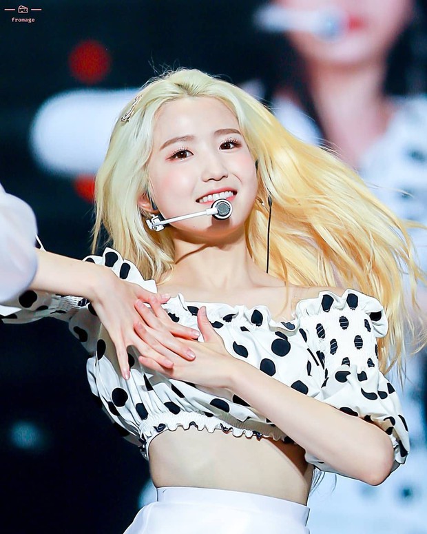 Đồ chấm bi nhìn là muốn chạy ngay đi vẫn được idol Hàn lăng xê nhiệt tình, hóa ra diện đẹp không hề khó - Ảnh 8. Đồ chấm bi nhìn là muốn chạy ngay đi vẫn được idol Hàn lăng xê nhiệt tình, hóa ra diện đẹp không hề khó - Ảnh 8.