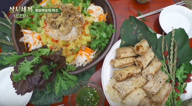 Show nấu ăn cực phẩm “Three Meals A Day” dành hẳn một tập để nấu bún thịt nướng, fan thích thú kêu gọi: Về Việt Nam làm dâu đi mấy chị ơi! - Ảnh 1. Show nấu ăn cực phẩm “Three Meals A Day” dành hẳn một tập để nấu bún thịt nướng, fan thích thú kêu gọi: Về Việt Nam làm dâu đi mấy chị ơi! - Ảnh 1.