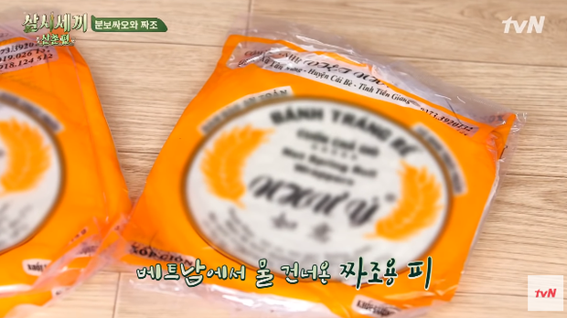 Show nấu ăn cực phẩm “Three Meals A Day” dành hẳn một tập để nấu bún thịt nướng, fan thích thú kêu gọi: Về Việt Nam làm dâu đi mấy chị ơi! - Ảnh 2. Show nấu ăn cực phẩm “Three Meals A Day” dành hẳn một tập để nấu bún thịt nướng, fan thích thú kêu gọi: Về Việt Nam làm dâu đi mấy chị ơi! - Ảnh 2.