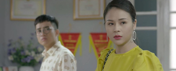 Những Nhân Viên Gương Mẫu tập 23: Bị kiện vì đăng thơ đạo, bà Như Ý sốc đến ngất xỉu phải đưa đi cấp cứu! - Ảnh 8. Những Nhân Viên Gương Mẫu tập 23: Bị kiện vì đăng thơ đạo, bà Như Ý sốc đến ngất xỉu phải đưa đi cấp cứu! - Ảnh 8.