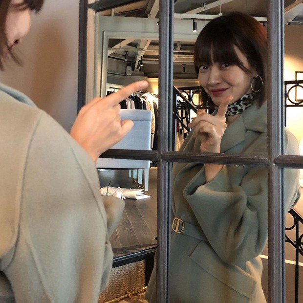 Không thèm chỉnh ảnh, bạn gái Kim Woo Bin vẫn khiến Dispatch mê mẩn vì nhan sắc và nét duyên hiếm có - Ảnh 1. Không thèm chỉnh ảnh, bạn gái Kim Woo Bin vẫn khiến Dispatch mê mẩn vì nhan sắc và nét duyên hiếm có - Ảnh 1.