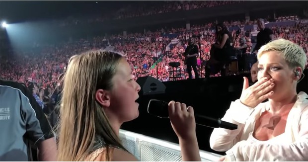 Khi sao US-UK quá sốc trước giọng hát của fan: Beyoncé, Rihanna “đứng hình mất 5 giây”, Adele cần truyền thái y gấp - Ảnh 3.