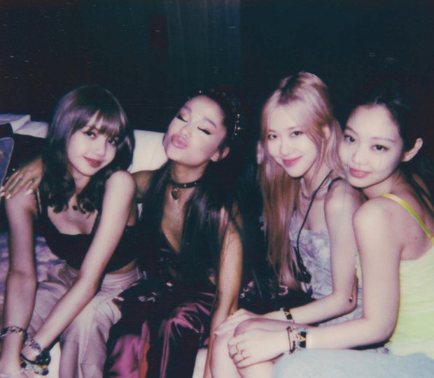 Đời fangirl chỉ cần được như Jennie (BLACKPINK) là mãn nguyện: Thích ai là gặp gỡ, giao lưu được tất tần tật idol ở hậu trường! - Ảnh 4. Đời fangirl chỉ cần được như Jennie (BLACKPINK) là mãn nguyện: Thích ai là gặp gỡ, giao lưu được tất tần tật idol ở hậu trường! - Ảnh 4.
