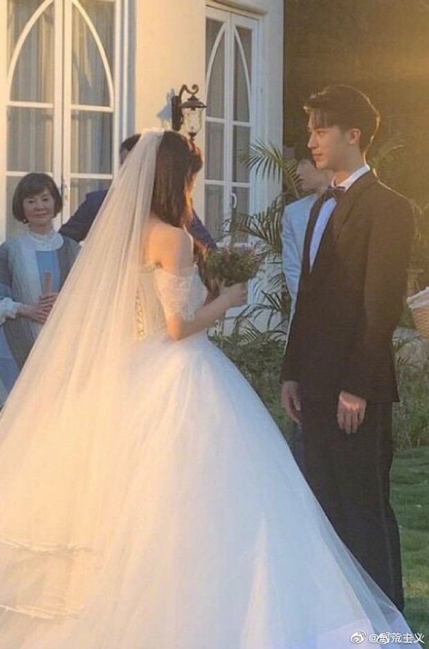Hóa ra váy cưới của Song Hye Kyo đã được tiết lộ từ trước mà chúng ta chẳng  hề hay biết  Tin tức Online