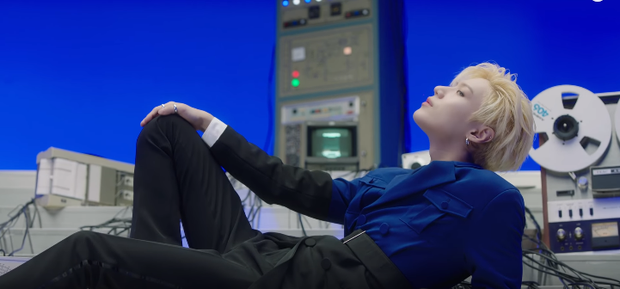 Fan khóc thét vì bộ ảnh giữa đêm khoe múi sexy của Kai nhưng bối cảnh trường quay MV của SuperM mới gây choáng ngợp - Ảnh 8. Fan khóc thét vì bộ ảnh giữa đêm khoe múi sexy của Kai nhưng bối cảnh trường quay MV của SuperM mới gây choáng ngợp - Ảnh 8.