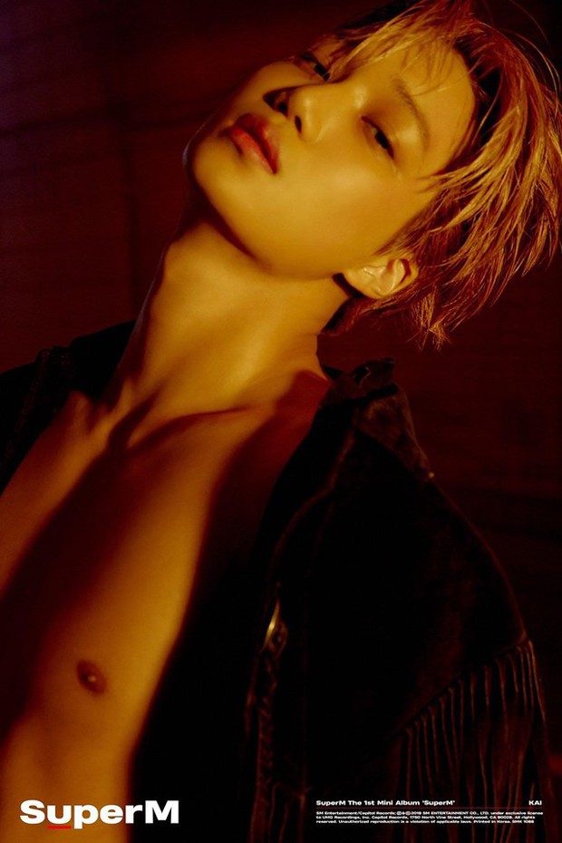 Fan khóc thét vì bộ ảnh giữa đêm khoe múi sexy của Kai nhưng bối cảnh trường quay MV của SuperM mới gây choáng ngợp - Ảnh 1. Fan khóc thét vì bộ ảnh giữa đêm khoe múi sexy của Kai nhưng bối cảnh trường quay MV của SuperM mới gây choáng ngợp - Ảnh 1.