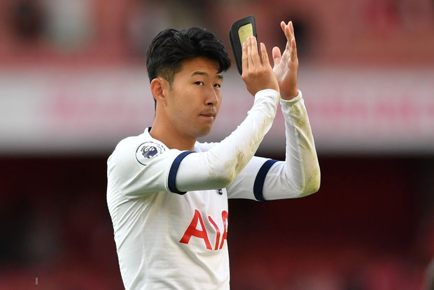 Son Heung-min buồn bã cảm ơn khán giả sau khi đội nhà không thể đánh bại đại kình địch Arsenal dù đã dẫn trước tới 2 bàn - Ảnh 2.