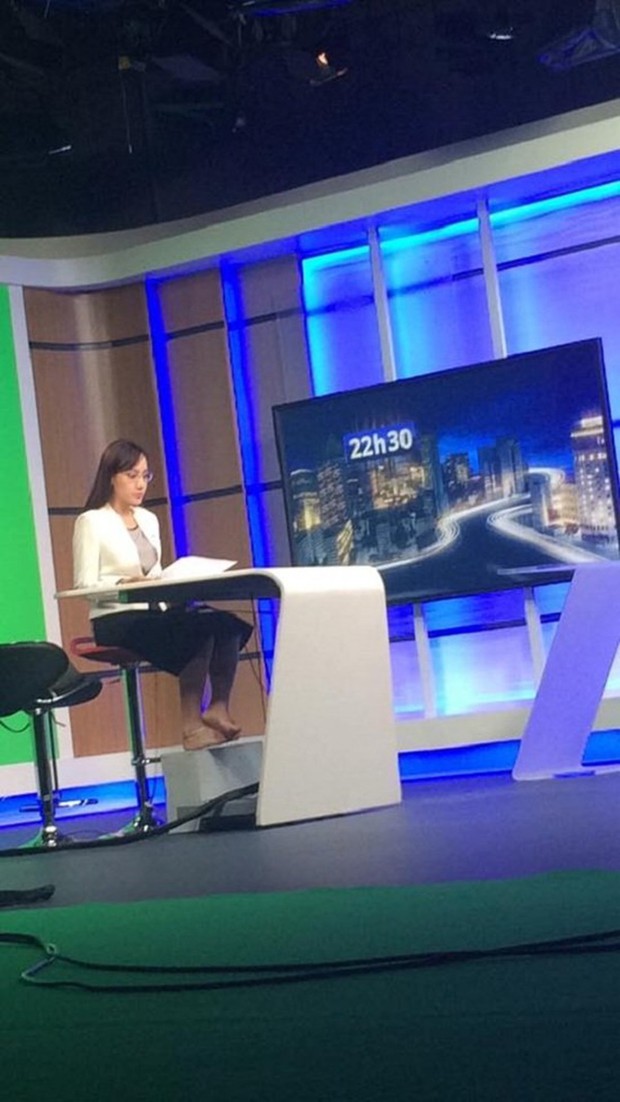 Bí mật thời trang của các BTV nổi tiếng: đằng sau vẻ ngoài chỉn chu là những khoảnh khắc chữa cháy bô nhếch hài hước - Ảnh 8. Bí mật thời trang của các BTV nổi tiếng: đằng sau vẻ ngoài chỉn chu là những khoảnh khắc chữa cháy bô nhếch hài hước - Ảnh 8.