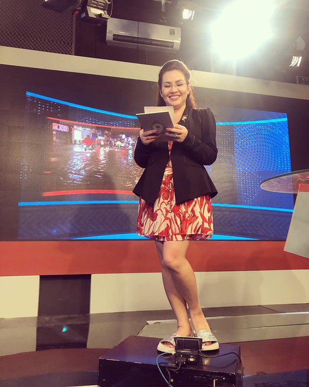 Bí mật thời trang của các BTV nổi tiếng: đằng sau vẻ ngoài chỉn chu là những khoảnh khắc chữa cháy bô nhếch hài hước - Ảnh 2. Bí mật thời trang của các BTV nổi tiếng: đằng sau vẻ ngoài chỉn chu là những khoảnh khắc chữa cháy bô nhếch hài hước - Ảnh 2.