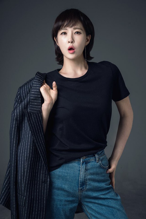 Kim Sun Ah: Nàng Kim Sam Soon ú nu nay làm bà trùm cung đấu, đánh ghen nổi gai ốc! - Ảnh 17. Kim Sun Ah: Nàng Kim Sam Soon ú nu nay làm bà trùm cung đấu, đánh ghen nổi gai ốc! - Ảnh 17.