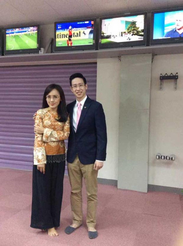 Bí mật thời trang của các BTV nổi tiếng: đằng sau vẻ ngoài chỉn chu là những khoảnh khắc chữa cháy bô nhếch hài hước - Ảnh 6. Bí mật thời trang của các BTV nổi tiếng: đằng sau vẻ ngoài chỉn chu là những khoảnh khắc chữa cháy bô nhếch hài hước - Ảnh 6.