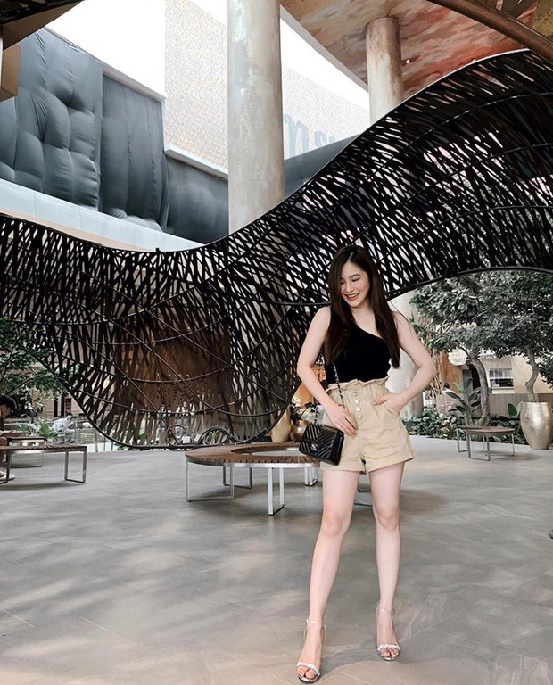 Hương Tràm đăng ảnh tự tin khoe vòng eo con kiến kèm lời chia sẻ đáng chú ý sau tâm thư sinh viên nghèo ở Mỹ - Ảnh 5. Hương Tràm đăng ảnh tự tin khoe vòng eo con kiến kèm lời chia sẻ đáng chú ý sau tâm thư sinh viên nghèo ở Mỹ - Ảnh 5.