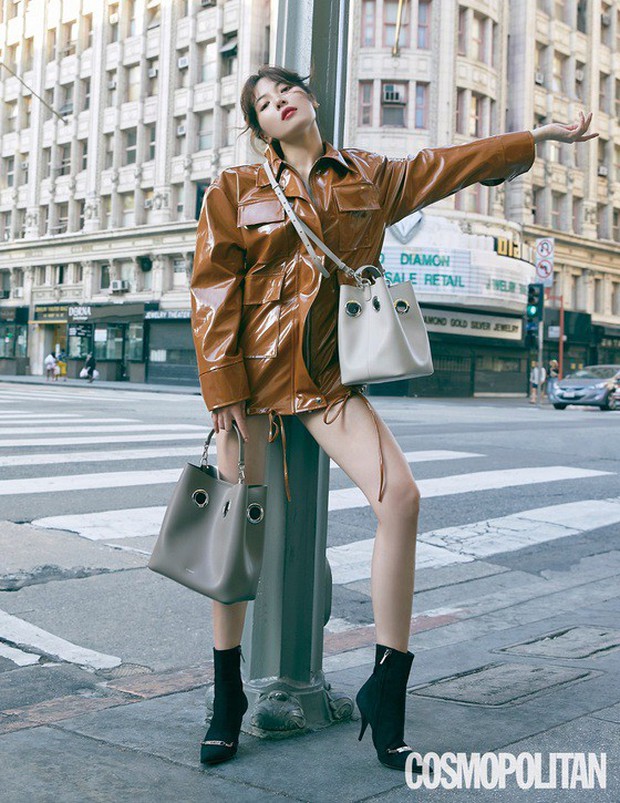 Sau màn hở bạo nhức mắt, HyunA lột xác trong loạt ảnh tạp chí: Con gái đúng là đẹp nhất khi nhẹ nhàng thế này thôi! - Ảnh 3. Sau màn hở bạo nhức mắt, HyunA lột xác trong loạt ảnh tạp chí: Con gái đúng là đẹp nhất khi nhẹ nhàng thế này thôi! - Ảnh 3.