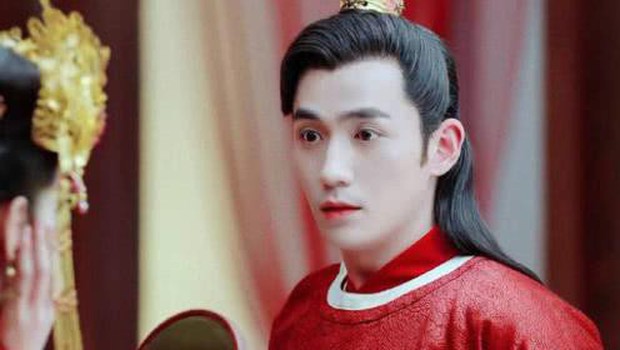 5 nam thần bận áo đỏ chứng tỏ đẹp trai màn ảnh Hoa ngữ: Nhìn Tiêu Chiến mặc, đảm bảo ai cũng đòi làm cô dâu - Ảnh 15. 5 nam thần bận áo đỏ chứng tỏ đẹp trai màn ảnh Hoa ngữ: Nhìn Tiêu Chiến mặc, đảm bảo ai cũng đòi làm cô dâu - Ảnh 15.