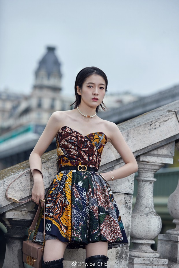 2 nàng thơ xứ Trung sang Paris dự sự kiện: Angela Baby đẹp xuất sắc, lập tức biến đồng nghiệp thành mắc áo di động - Ảnh 7. 2 nàng thơ xứ Trung sang Paris dự sự kiện: Angela Baby đẹp xuất sắc, lập tức biến đồng nghiệp thành mắc áo di động - Ảnh 7.