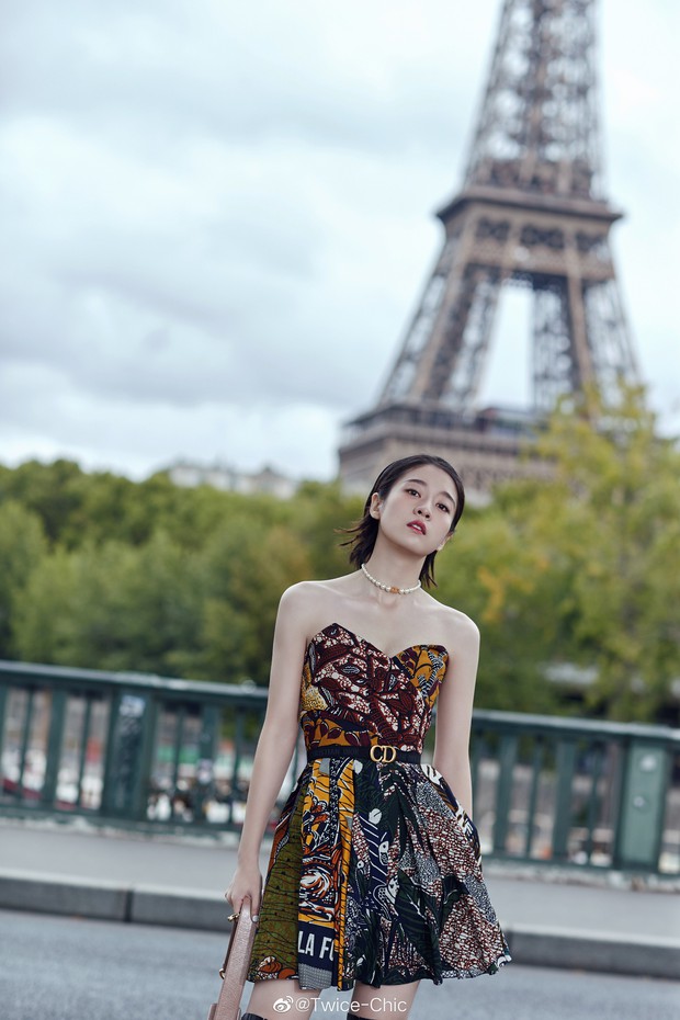 2 nàng thơ xứ Trung sang Paris dự sự kiện: Angela Baby đẹp xuất sắc, lập tức biến đồng nghiệp thành mắc áo di động - Ảnh 8. 2 nàng thơ xứ Trung sang Paris dự sự kiện: Angela Baby đẹp xuất sắc, lập tức biến đồng nghiệp thành mắc áo di động - Ảnh 8.