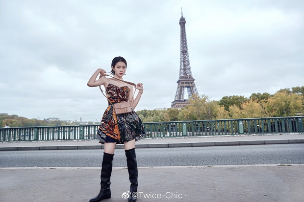 2 nàng thơ xứ Trung sang Paris dự sự kiện: Angela Baby đẹp xuất sắc, lập tức biến đồng nghiệp thành mắc áo di động - Ảnh 11. 2 nàng thơ xứ Trung sang Paris dự sự kiện: Angela Baby đẹp xuất sắc, lập tức biến đồng nghiệp thành mắc áo di động - Ảnh 11.