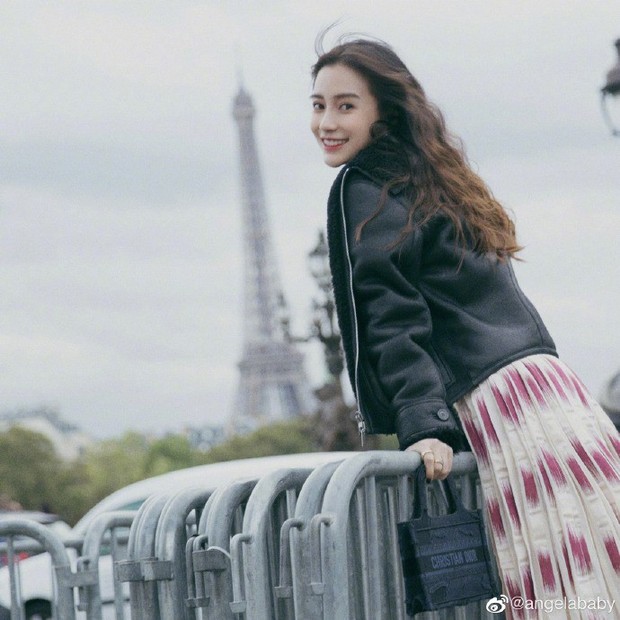2 nàng thơ xứ Trung sang Paris dự sự kiện: Angela Baby đẹp xuất sắc, lập tức biến đồng nghiệp thành mắc áo di động - Ảnh 4. 2 nàng thơ xứ Trung sang Paris dự sự kiện: Angela Baby đẹp xuất sắc, lập tức biến đồng nghiệp thành mắc áo di động - Ảnh 4.
