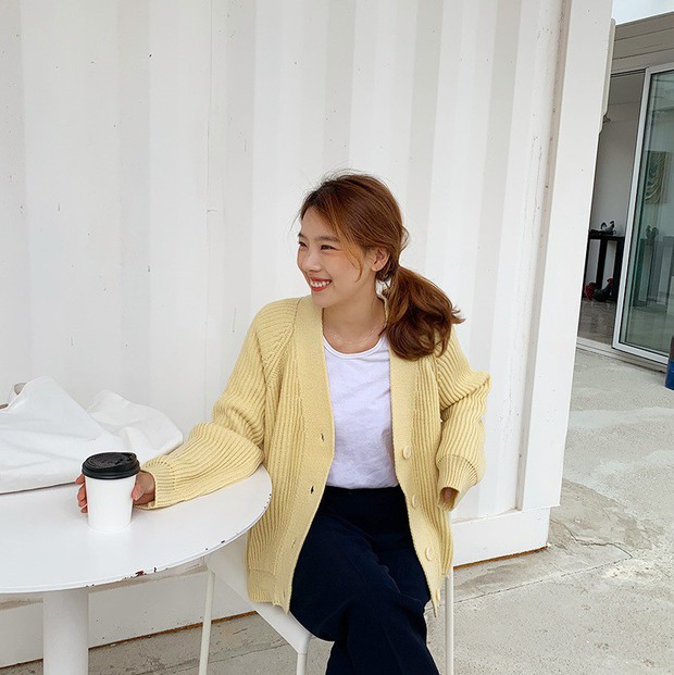 Giữa mùa Thu nắng gió khó lường, bạn nên thủ sẵn 4 mẫu áo khoác nhẹ nhàng mà chất ngất sau đây - Ảnh 1. Giữa mùa Thu nắng gió khó lường, bạn nên thủ sẵn 4 mẫu áo khoác nhẹ nhàng mà chất ngất sau đây - Ảnh 1.