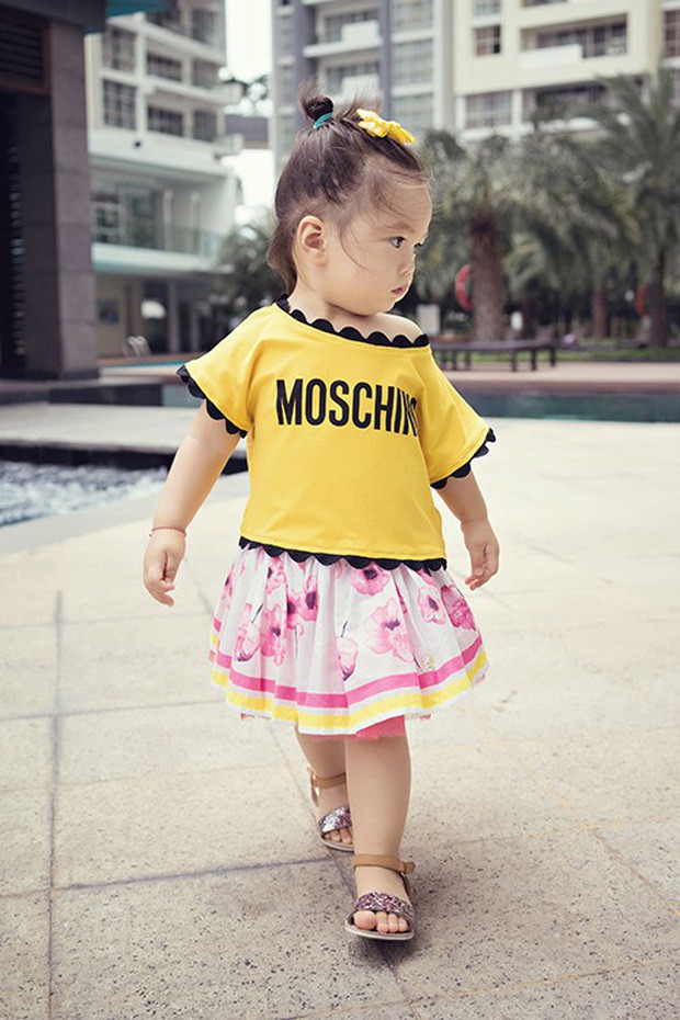 Cuộc sống hội cô chiêu, cậu ấm Vbiz: Toàn trong biệt thự triệu đô, vú em biết 2 thứ tiếng, học phí hàng trăm triệu - Ảnh 21. Cuộc sống hội cô chiêu, cậu ấm Vbiz: Toàn trong biệt thự triệu đô, vú em biết 2 thứ tiếng, học phí hàng trăm triệu - Ảnh 21.