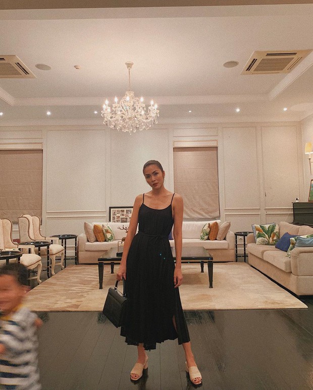 Nhờ một mẫu váy: Hà Tăng, Phạm Quỳnh Anh và Đàm Thu Trang khiến người ta nín lặng trước vẻ sexy và sang chảnh tột bậc - Ảnh 1. Nhờ một mẫu váy: Hà Tăng, Phạm Quỳnh Anh và Đàm Thu Trang khiến người ta nín lặng trước vẻ sexy và sang chảnh tột bậc - Ảnh 1.