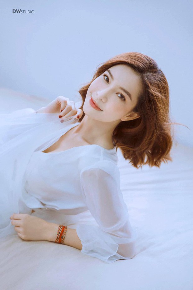 Không trang điểm, không dùng app chụp hình, đây là mặt mộc của Lưu Đê Ly sau khi đập đi xây lại - Ảnh 2.