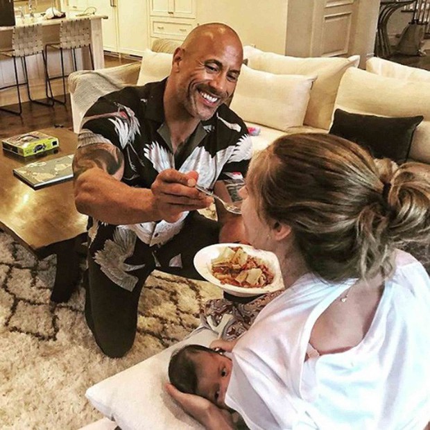 Who is the beauty that makes the rough giant Dwayne Johnson the most gentle man on the planet? - Photo 5.