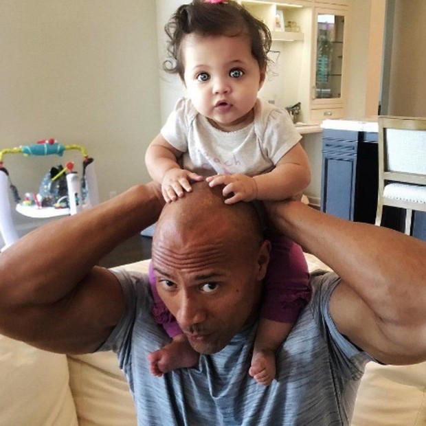 Who is the beauty that makes the rough giant Dwayne Johnson the most gentle man on the planet? - Photo 6.