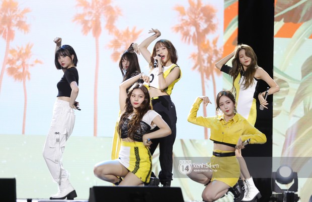 Noo Phước Thịnh lãng tử, Bảo Anh đẹp hết nấc, cùng dàn trai xinh gái đẹp G-Friend và Snuper bùng nổ show diễn Hàn - Việt - Ảnh 2.