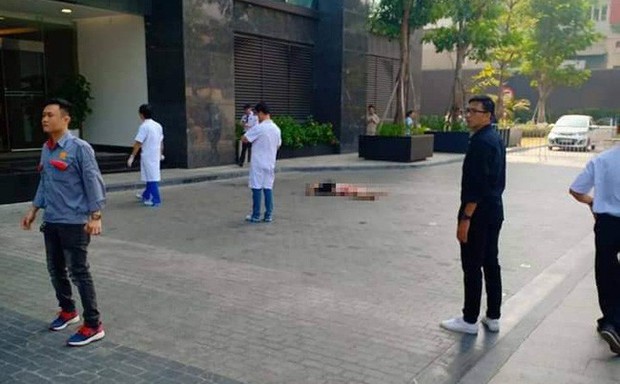 Hà Nội: Một người đàn ông nghi tử vong bất thường dưới sân tòa nhà cao cấp - Ảnh 1.
