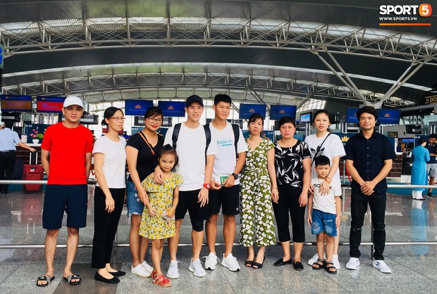 Hạnh phúc như bạn gái Đình Trọng: Được cả gia đình bạn trai ở bên cùng đón sinh nhật - Ảnh 3.