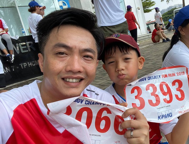 Màn đụng độ lần đầu tiên của Cường Đô La và Kim Lý, cùng đưa Subeo đi chạy marathon gây quỹ từ thiện - Ảnh 5.