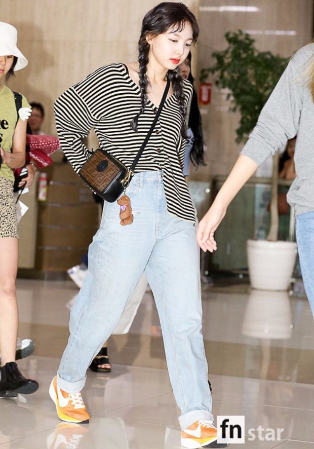 Quần “jeans của ông” nhìn thì chán mà lại là trào lưu ăn diện của loạt sao Hàn và IT girl, bạn khó có thể làm ngơ - Ảnh 8.