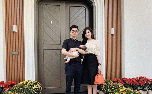 Sau thời gian dài úp mở, Á hậu Tú Anh cuối cùng đã chịu khoe rõ mặt quý tử đầu lòng lớn phổng phao - Ảnh 5. Sau thời gian dài úp mở, Á hậu Tú Anh cuối cùng đã chịu khoe rõ mặt quý tử đầu lòng lớn phổng phao - Ảnh 5.