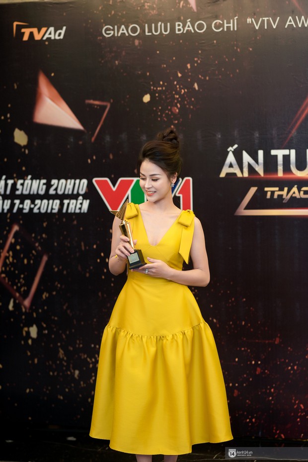 Sự kiện quy tụ dàn sao của vũ trụ VTV: Thu Quỳnh hiếm hoi xuất hiện cùng MC Minh Hà sau 4 năm ồn ào tình tay ba - Ảnh 7. Sự kiện quy tụ dàn sao của vũ trụ VTV: Thu Quỳnh hiếm hoi xuất hiện cùng MC Minh Hà sau 4 năm ồn ào tình tay ba - Ảnh 7.