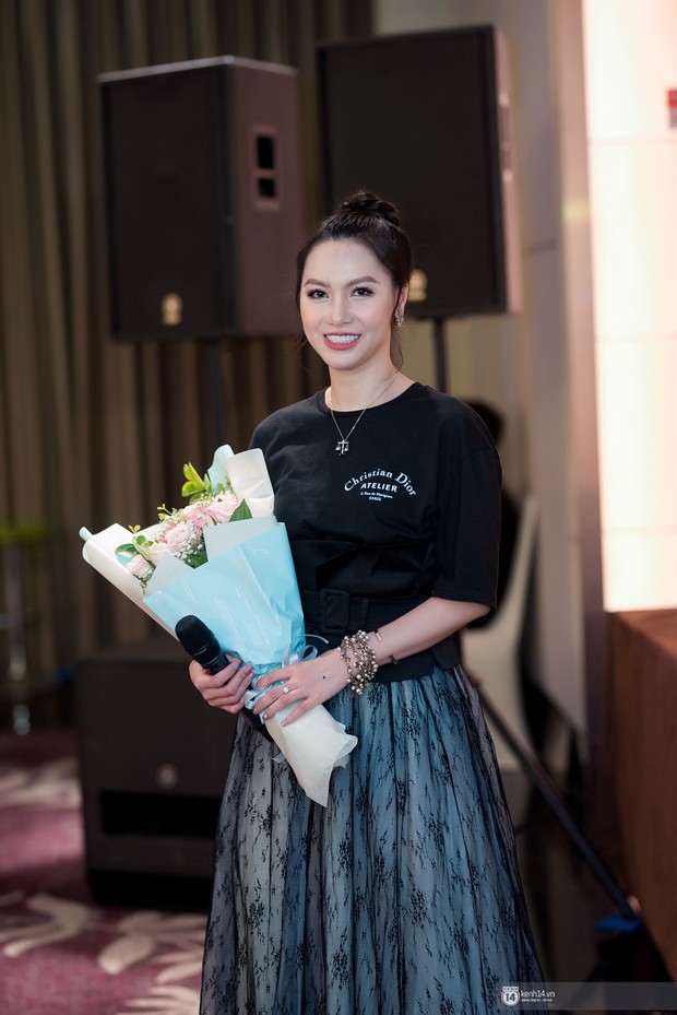 Sự kiện quy tụ dàn sao của vũ trụ VTV: Thu Quỳnh hiếm hoi xuất hiện cùng MC Minh Hà sau 4 năm ồn ào tình tay ba - Ảnh 2. Sự kiện quy tụ dàn sao của vũ trụ VTV: Thu Quỳnh hiếm hoi xuất hiện cùng MC Minh Hà sau 4 năm ồn ào tình tay ba - Ảnh 2.