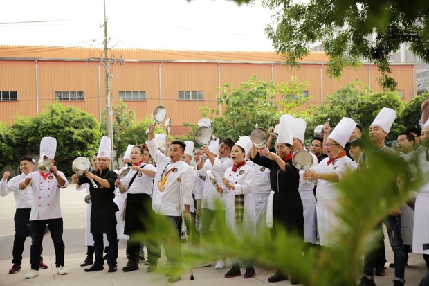 Top Chef Vietnam: Thí sinh khiến giám khảo Jack Lee phải nhả đồ ăn ra sau khi nếm - Ảnh 1. Top Chef Vietnam: Thí sinh khiến giám khảo Jack Lee phải nhả đồ ăn ra sau khi nếm - Ảnh 1.