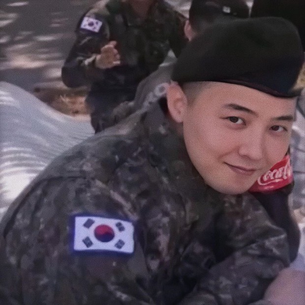 [K-Star]: New rare photos of G-Dragon in the army are revealed