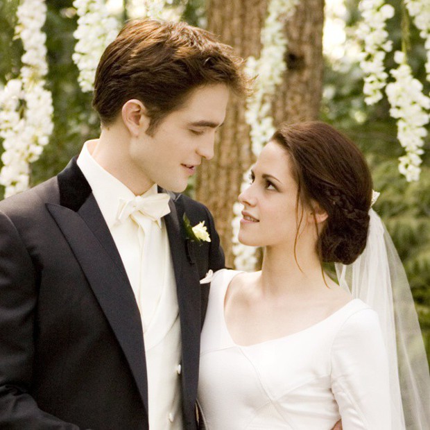 5 đám cưới thế kỉ trên màn ảnh Hollywood: Edward - Bella cưới nhau ở Chạng Vạng lộng lẫy không thua gì Justin Bieber - Hailey Baldwin - Ảnh 7.