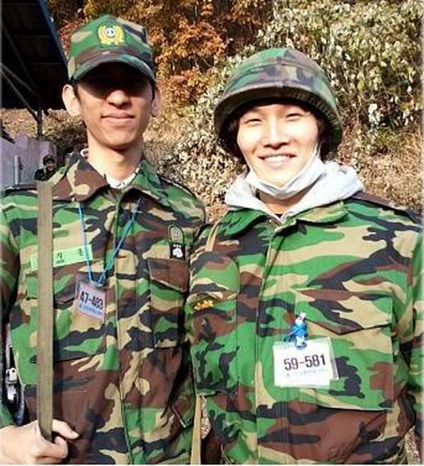 Kim Jong Kook khiến fan lo lắng khi không thể tự đi đứng tại fanmeeting của Running Man - Ảnh 5. Kim Jong Kook khiến fan lo lắng khi không thể tự đi đứng tại fanmeeting của Running Man - Ảnh 5.