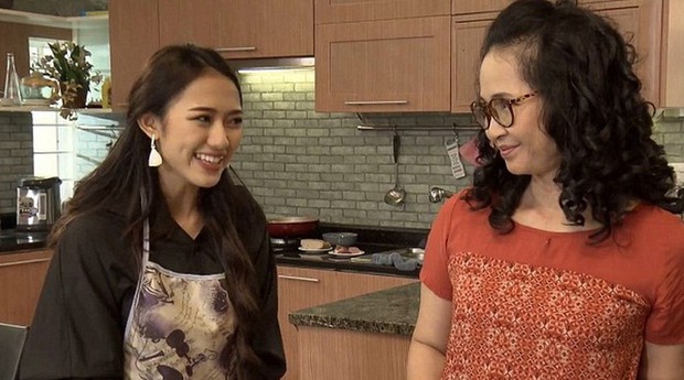4 cô gái vàng trong làng thảo mai của phim Việt: Chị Nguyệt Bầu Trời cũng chẳng bằng cô Nguyệt Nhân Viên Gương Mẫu - Ảnh 10. 4 cô gái vàng trong làng thảo mai của phim Việt: Chị Nguyệt Bầu Trời cũng chẳng bằng cô Nguyệt Nhân Viên Gương Mẫu - Ảnh 10.