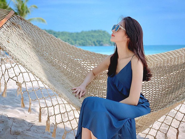 Thu Thảo không nên “đóng khung trong những set đồ trung tính, vì cô diện item màu mè nhìn trẻ xinh phơi phới thế này cơ mà! - Ảnh 4. Thu Thảo không nên “đóng khung trong những set đồ trung tính, vì cô diện item màu mè nhìn trẻ xinh phơi phới thế này cơ mà! - Ảnh 4.