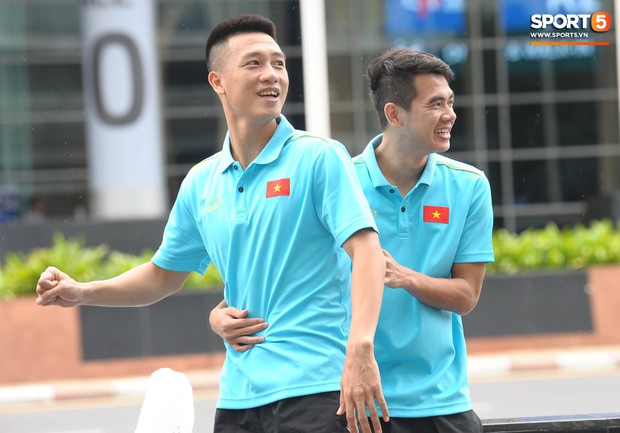 Xuân Trường cà khịa Hồng Duy, tuyển thủ Việt Nam tươi rói sẵn sàng đấu Thái Lan - Ảnh 4. Xuân Trường cà khịa Hồng Duy, tuyển thủ Việt Nam tươi rói sẵn sàng đấu Thái Lan - Ảnh 4.